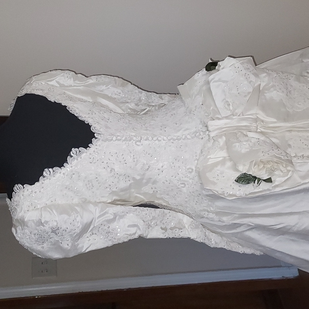 Vintage Michele Vincent Dupioni Silk Wedding Gown with Pearls and Lace - Picture 5 of 16